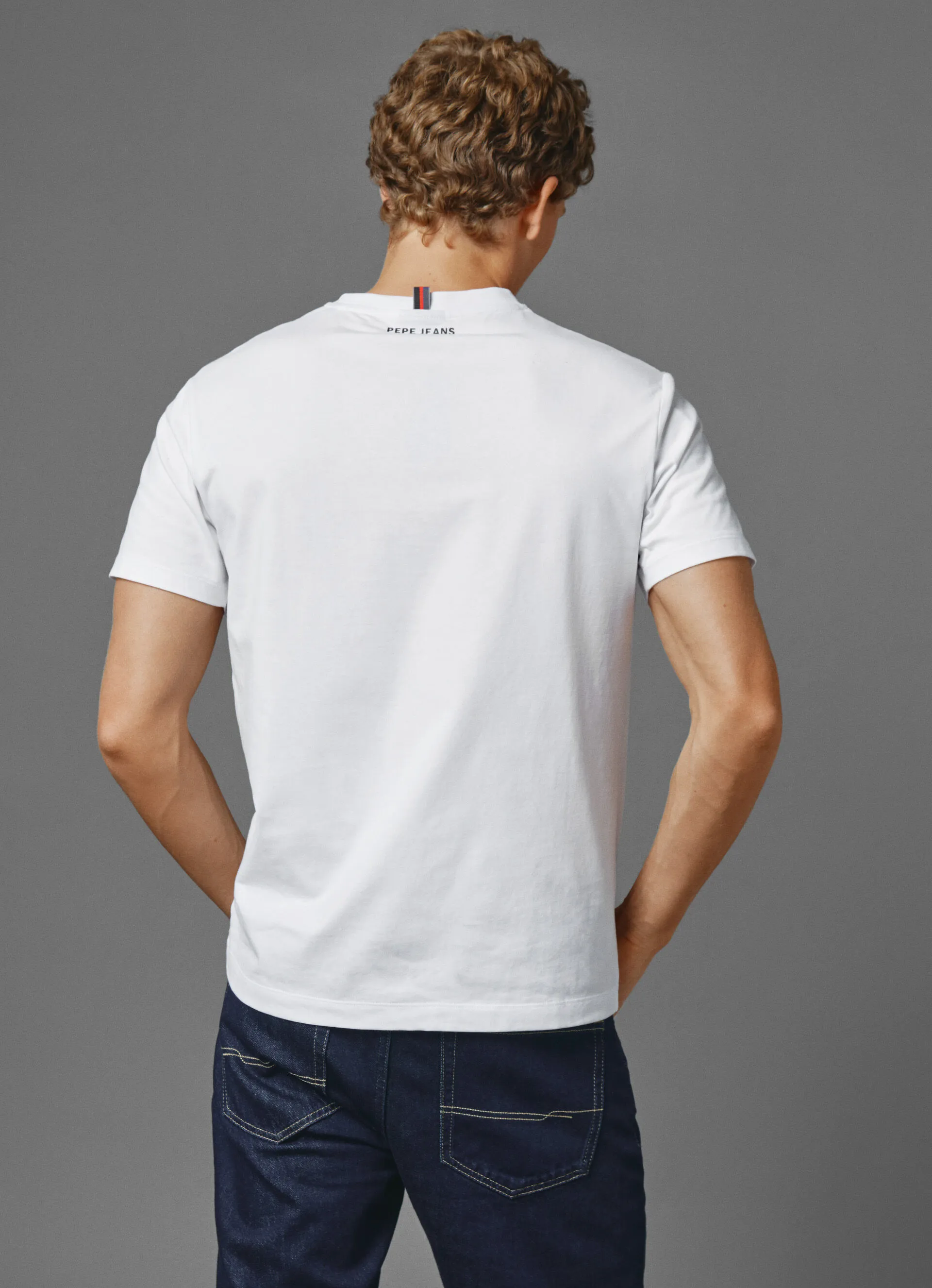 camiseta logo estampado